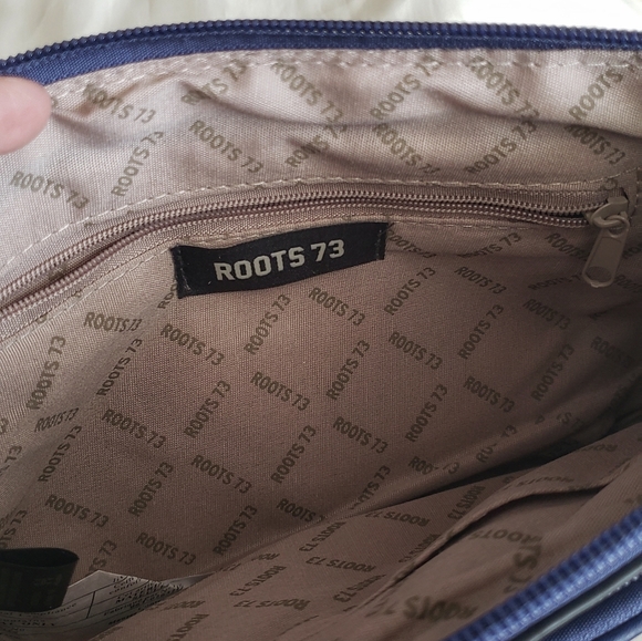 Roots sling bag - Picture 2 of 3